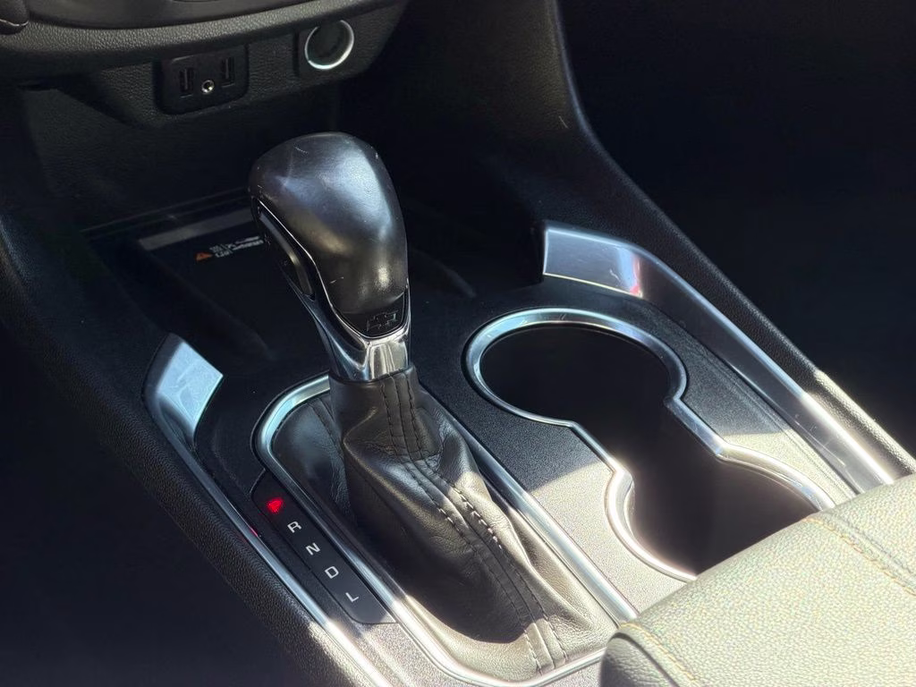 2022 Mosaic Black Metallic Chevrolet Traverse LT Leather AWD SUV