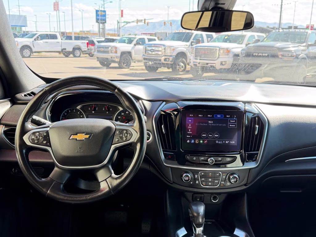 2022 Mosaic Black Metallic Chevrolet Traverse LT Leather AWD SUV