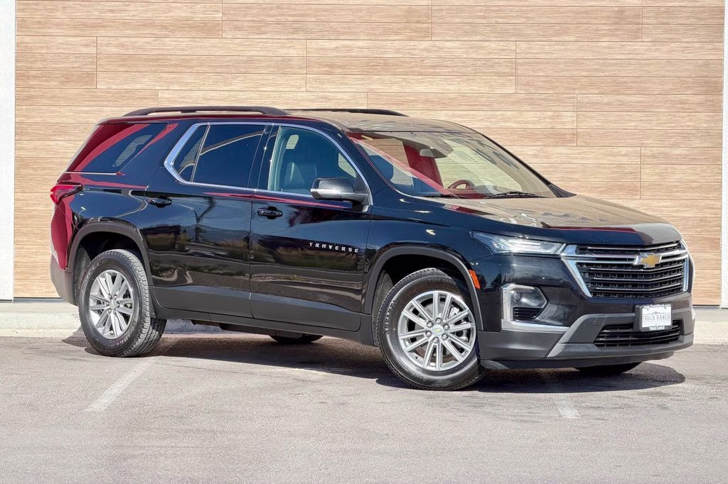2022 Mosaic Black Metallic Chevrolet Traverse LT Leather AWD SUV