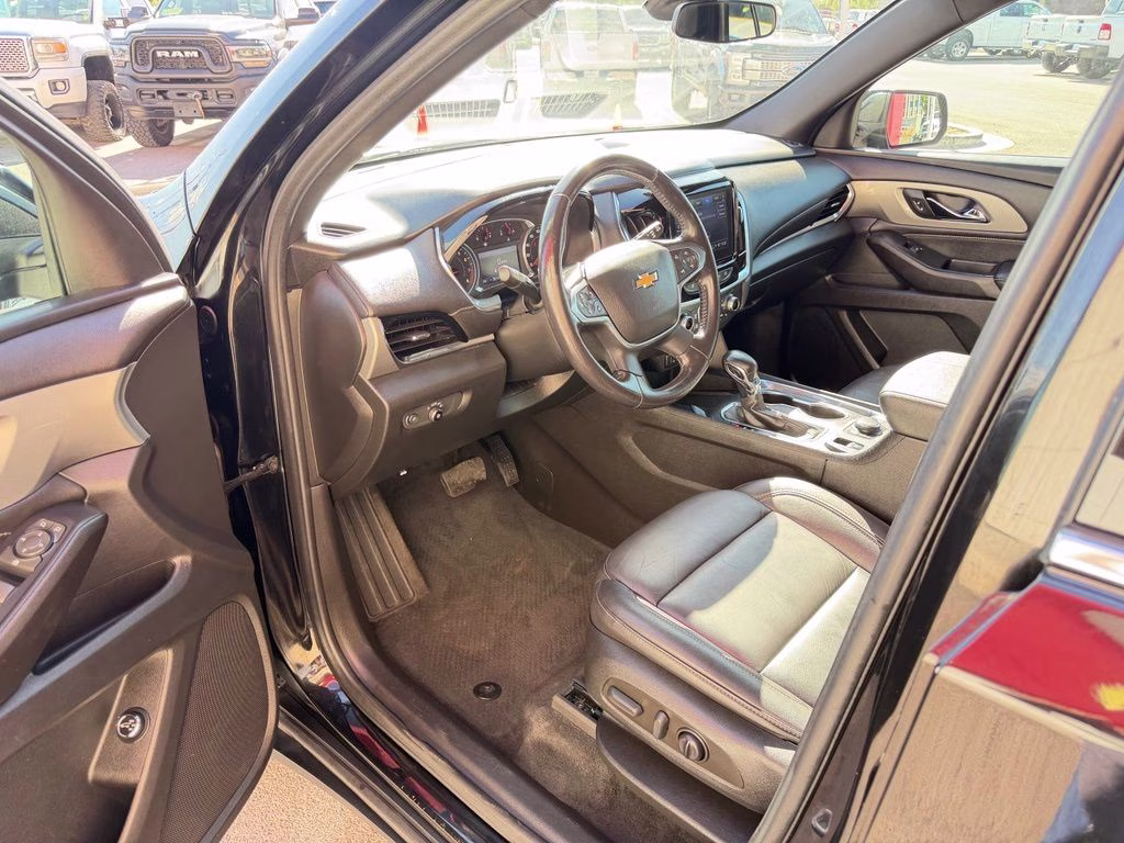 2022 Mosaic Black Metallic Chevrolet Traverse LT Leather AWD SUV
