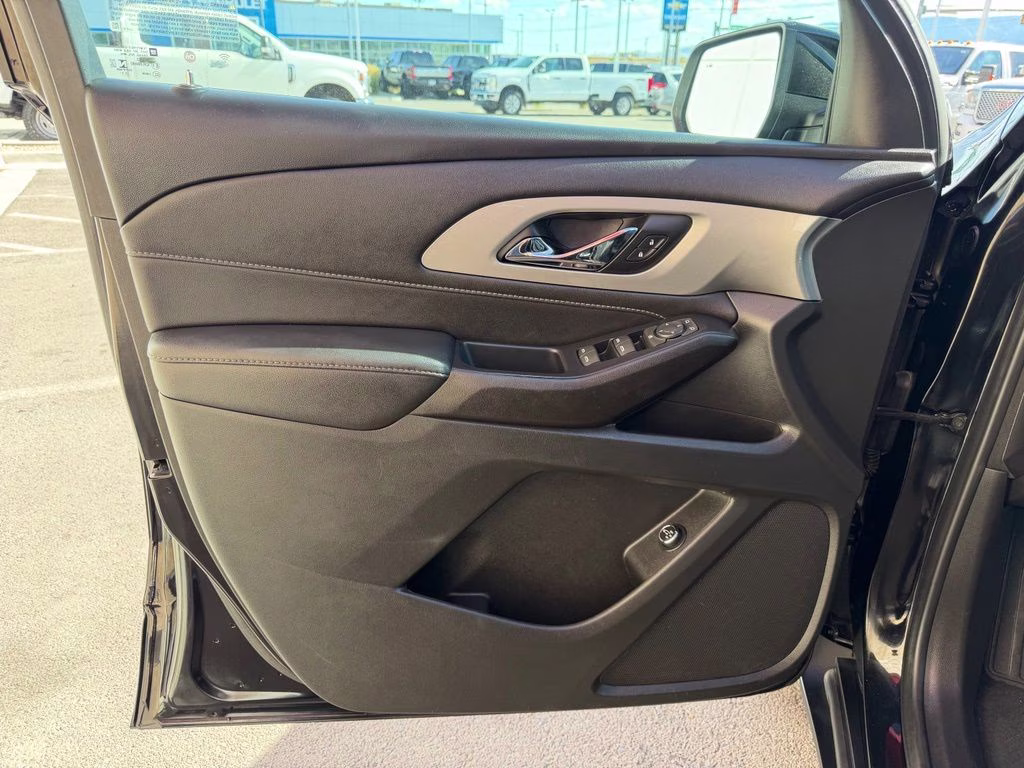 2022 Mosaic Black Metallic Chevrolet Traverse LT Leather AWD SUV