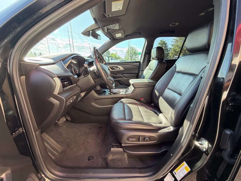 2022 Mosaic Black Metallic Chevrolet Traverse LT Leather AWD SUV
