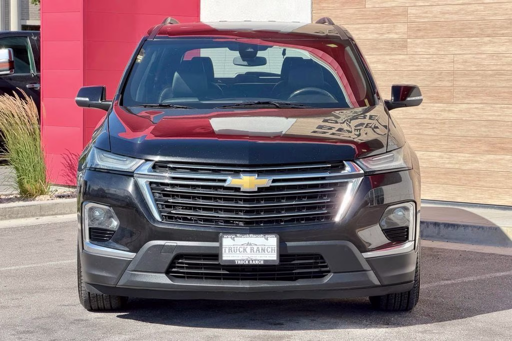 2022 Mosaic Black Metallic Chevrolet Traverse LT Leather AWD SUV