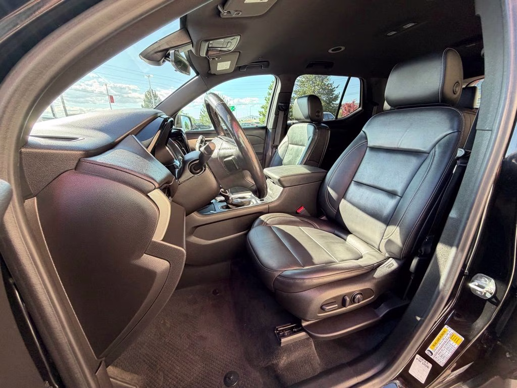 2022 Mosaic Black Metallic Chevrolet Traverse LT Leather AWD SUV