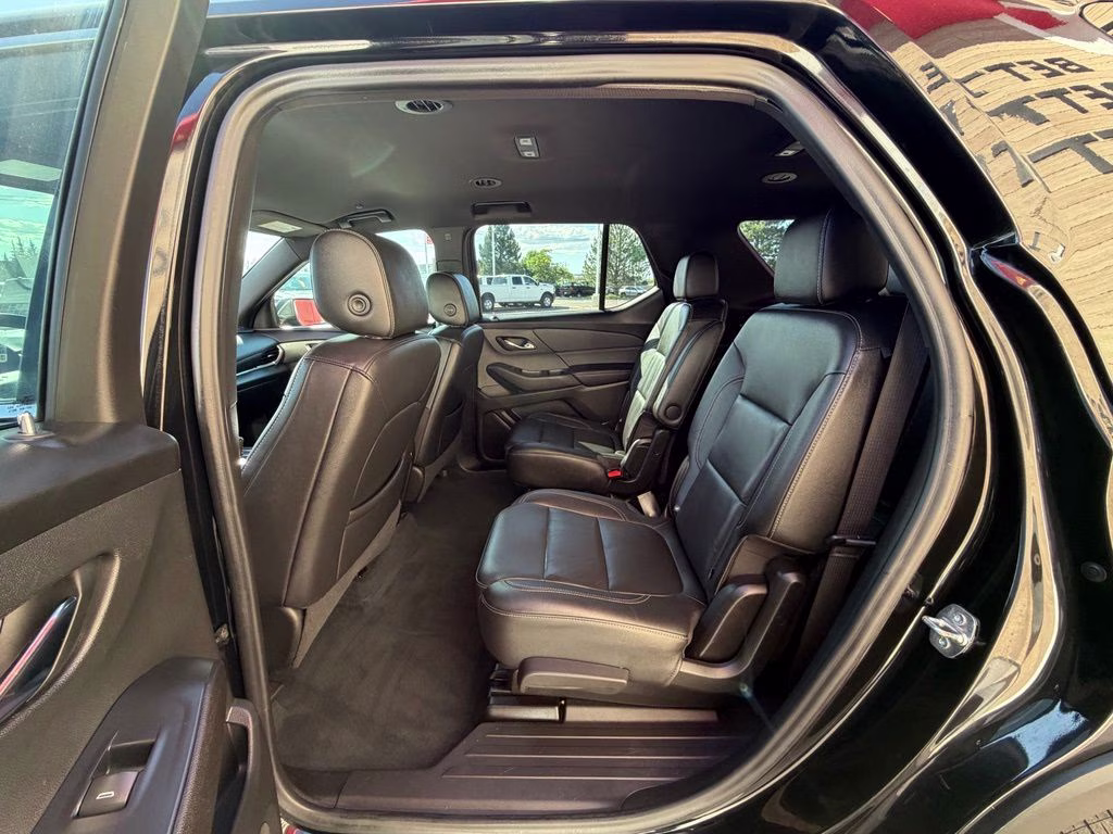 2022 Mosaic Black Metallic Chevrolet Traverse LT Leather AWD SUV
