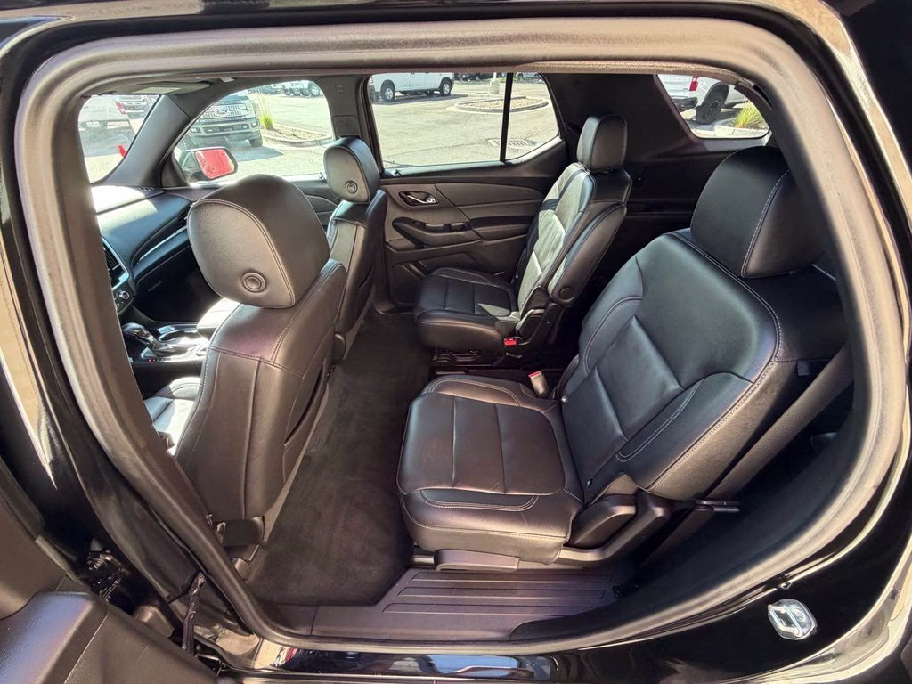 2022 Mosaic Black Metallic Chevrolet Traverse LT Leather AWD SUV