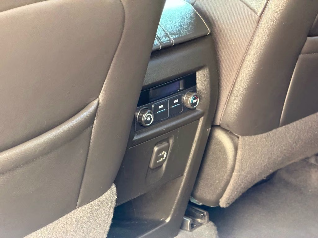 2022 Mosaic Black Metallic Chevrolet Traverse LT Leather AWD SUV