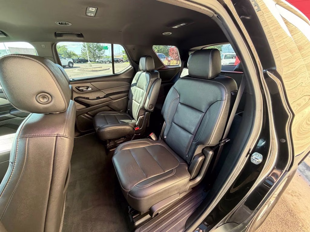 2022 Mosaic Black Metallic Chevrolet Traverse LT Leather AWD SUV
