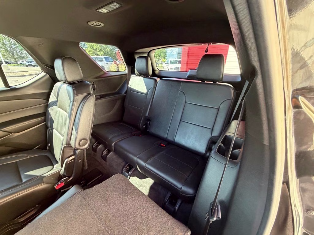 2022 Mosaic Black Metallic Chevrolet Traverse LT Leather AWD SUV