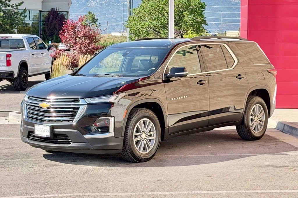 2022 Mosaic Black Metallic Chevrolet Traverse LT Leather AWD SUV