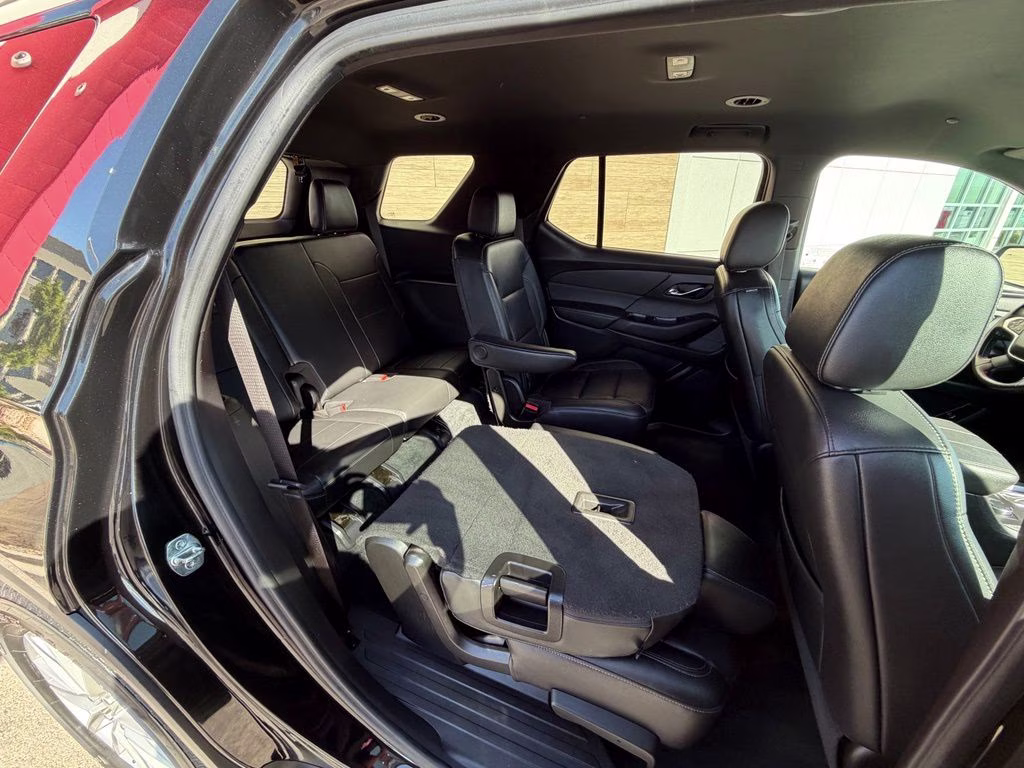 2022 Mosaic Black Metallic Chevrolet Traverse LT Leather AWD SUV