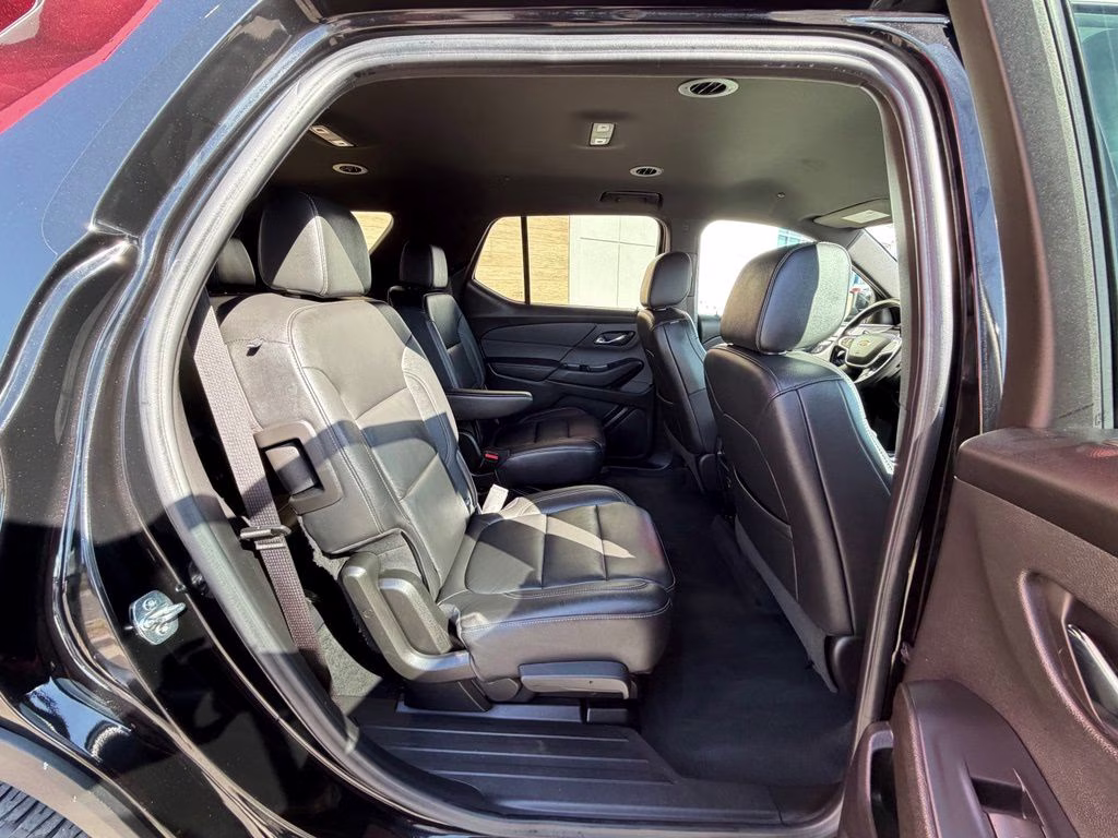 2022 Mosaic Black Metallic Chevrolet Traverse LT Leather AWD SUV