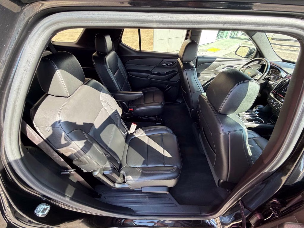 2022 Mosaic Black Metallic Chevrolet Traverse LT Leather AWD SUV