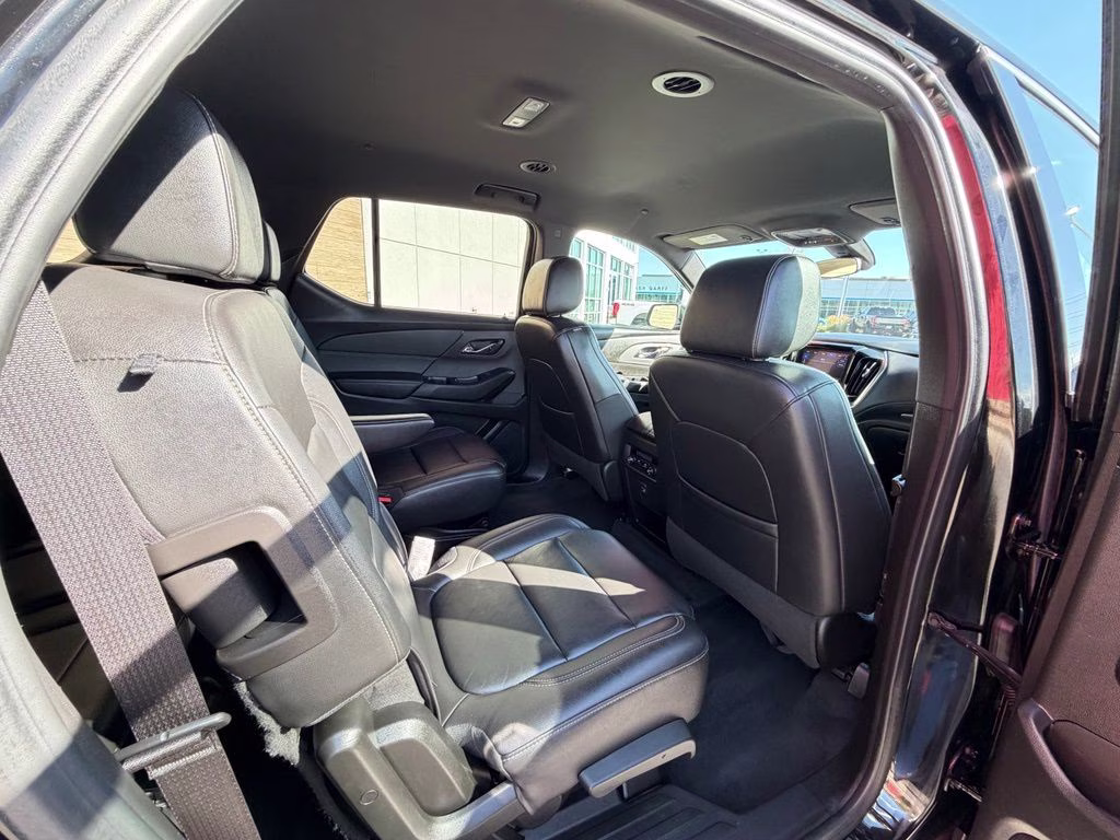2022 Mosaic Black Metallic Chevrolet Traverse LT Leather AWD SUV
