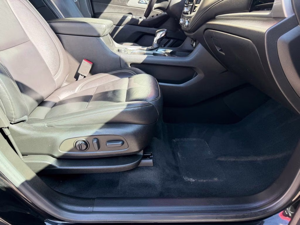 2022 Mosaic Black Metallic Chevrolet Traverse LT Leather AWD SUV