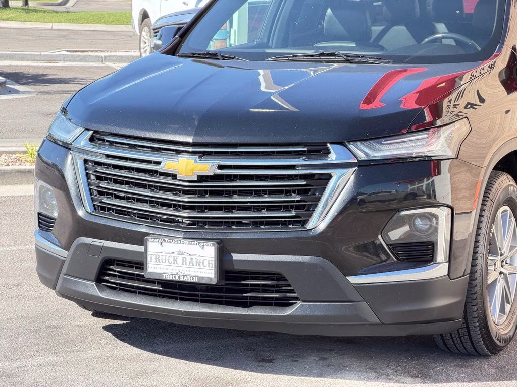 2022 Mosaic Black Metallic Chevrolet Traverse LT Leather AWD SUV