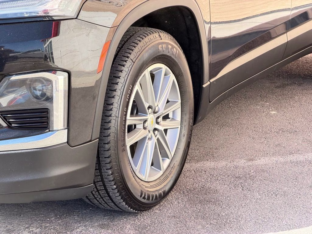 2022 Mosaic Black Metallic Chevrolet Traverse LT Leather AWD SUV