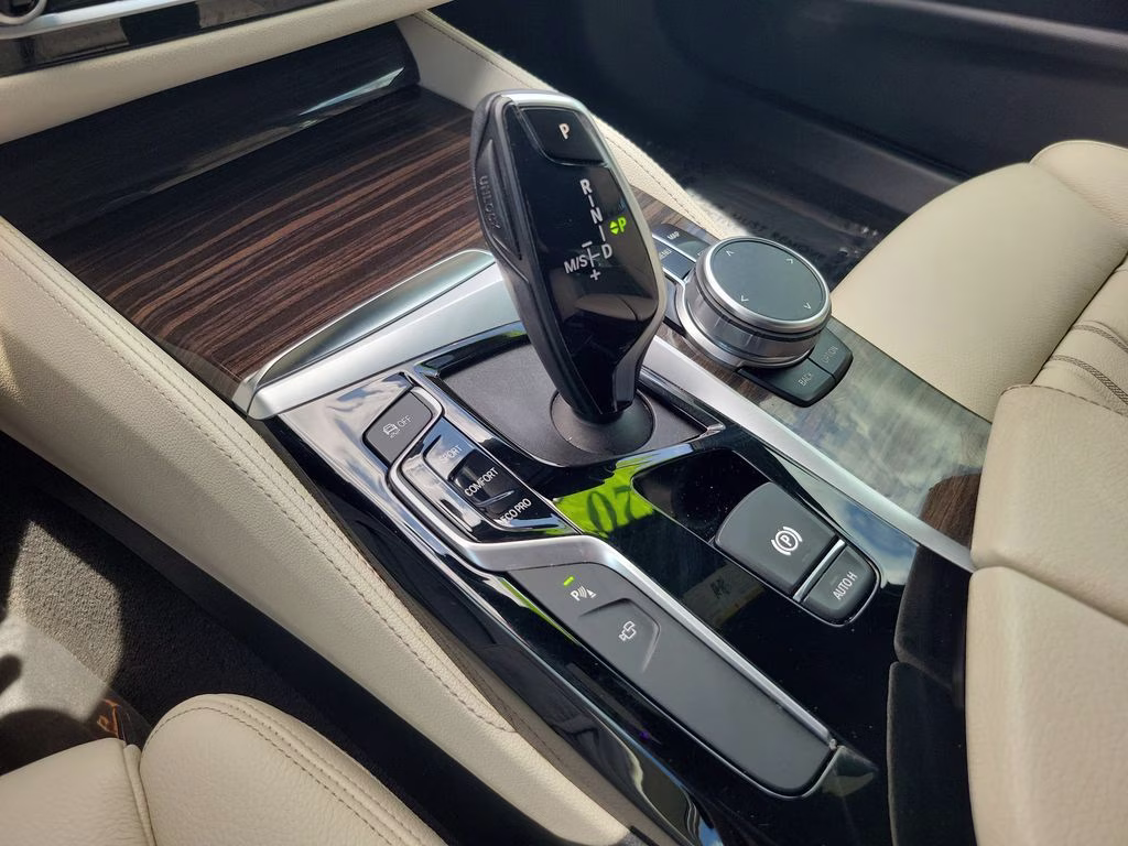 2020 Mineral White Metallic BMW 5 Series 530i RWD Sedan