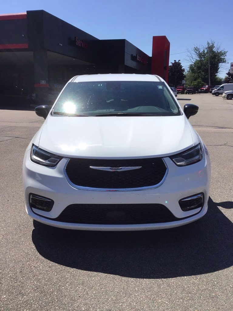 2024 Bright White Clearcoat Chrysler Pacifica Touring L FWD Van