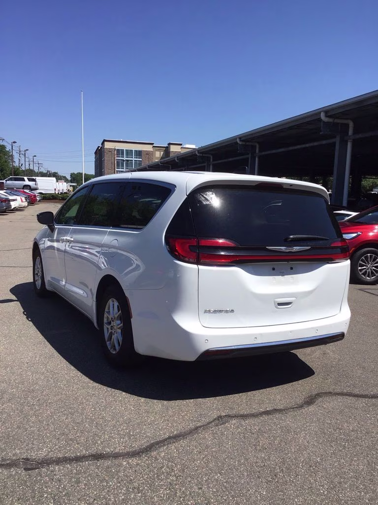 2024 Bright White Clearcoat Chrysler Pacifica Touring L FWD Van