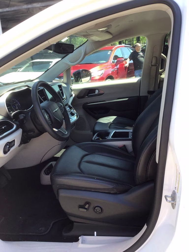 2024 Bright White Clearcoat Chrysler Pacifica Touring L FWD Van