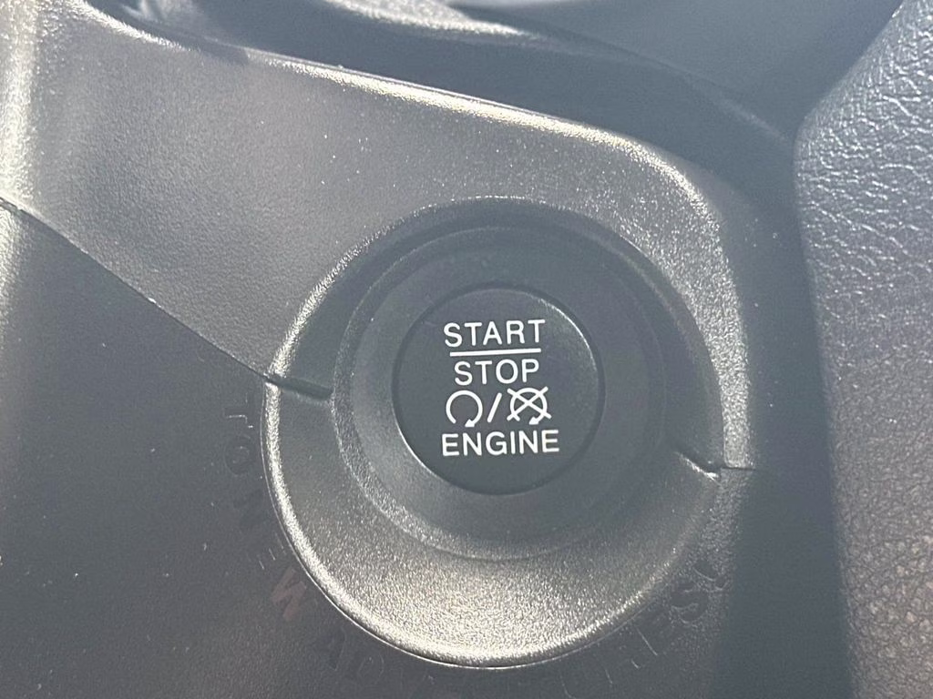 2020 Granite Crystal Metallic Clearcoat Jeep Renegade Latitude 4X4 SUV