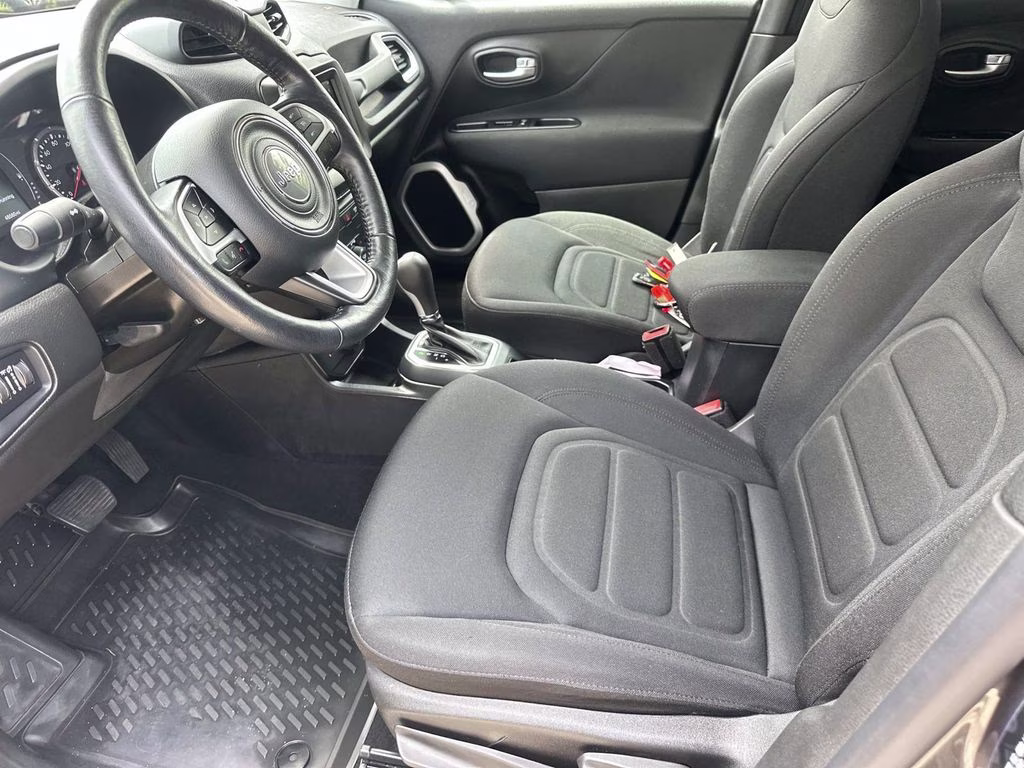 2020 Granite Crystal Metallic Clearcoat Jeep Renegade Latitude 4X4 SUV