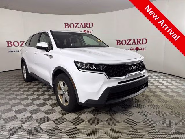 2022 White Pearl Kia Sorento LX FWD SUV