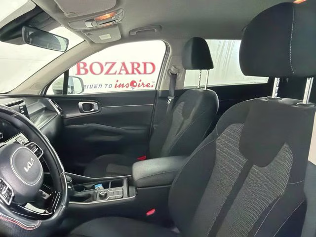 2022 White Pearl Kia Sorento LX FWD SUV