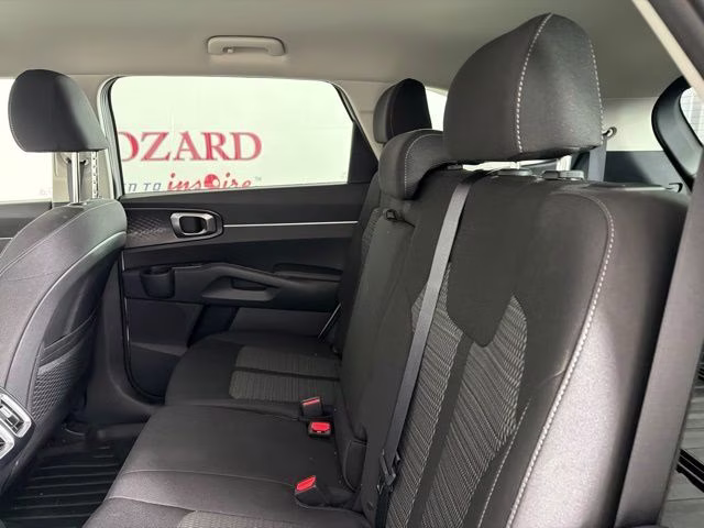 2022 White Pearl Kia Sorento LX FWD SUV