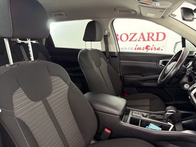 2022 White Pearl Kia Sorento LX FWD SUV