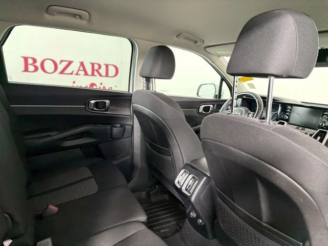 2022 White Pearl Kia Sorento LX FWD SUV