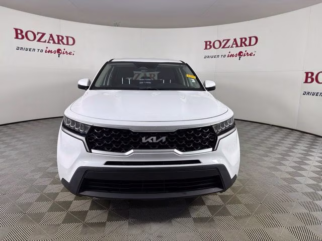 2022 White Pearl Kia Sorento LX FWD SUV