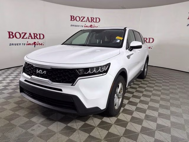 2022 White Pearl Kia Sorento LX FWD SUV