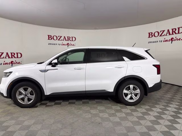2022 White Pearl Kia Sorento LX FWD SUV