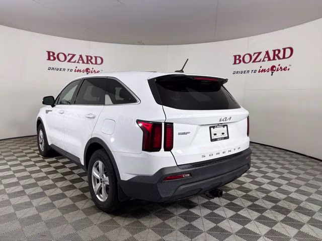 2022 White Pearl Kia Sorento LX FWD SUV