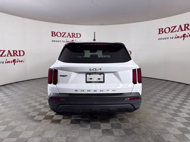 2022 White Pearl Kia Sorento LX FWD SUV