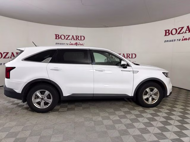 2022 White Pearl Kia Sorento LX FWD SUV