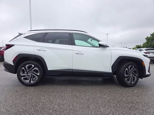 2026 White Pearl Hyundai Tucson SEL Plus AWD SUV