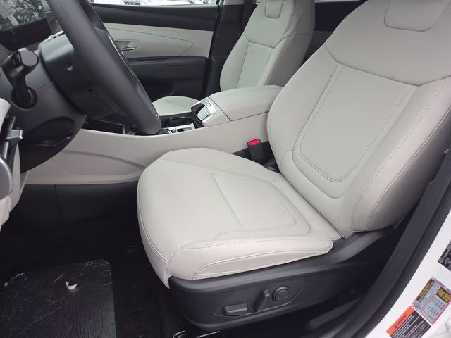 2026 White Pearl Hyundai Tucson SEL Plus AWD SUV