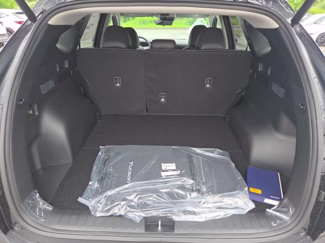 2026 Phantom Black Hyundai Tucson SEL Plus AWD SUV