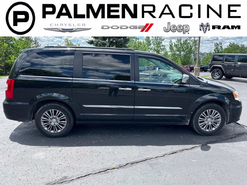 2014 Brilliant Black Crystal Pearlcoat Chrysler Town & Country Touring-L FWD Van