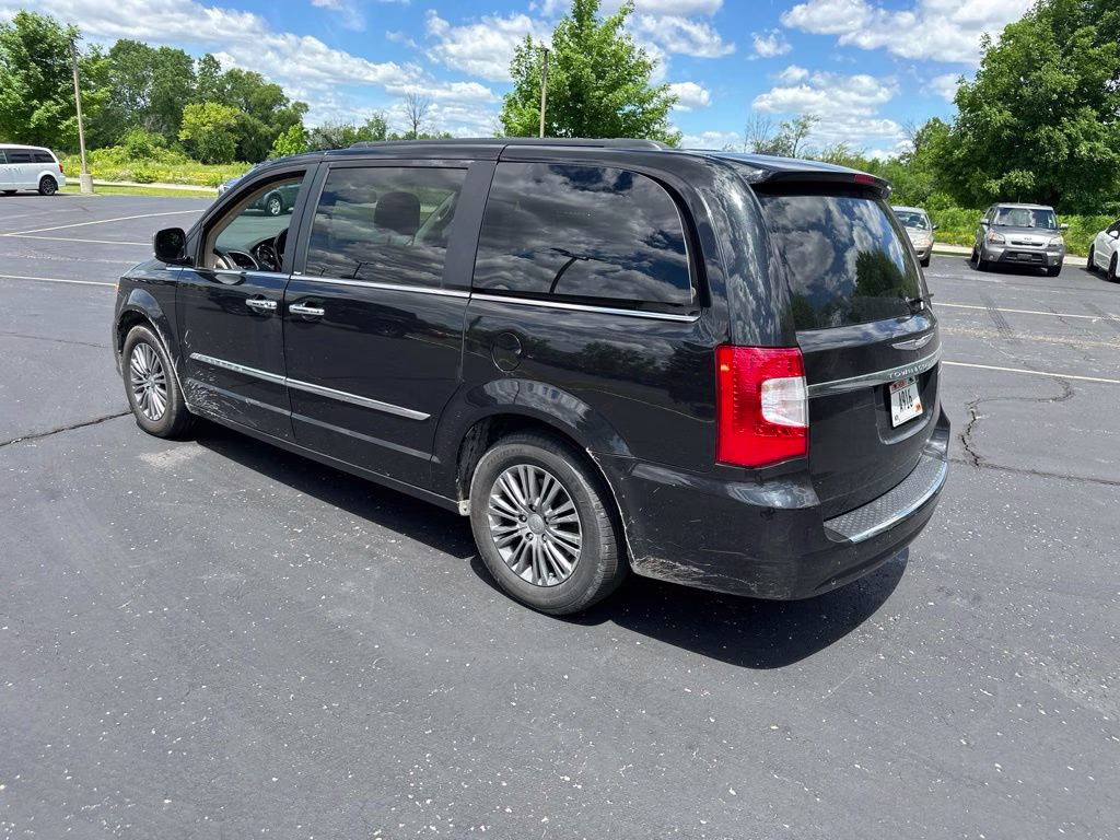 2014 Brilliant Black Crystal Pearlcoat Chrysler Town & Country Touring-L FWD Van