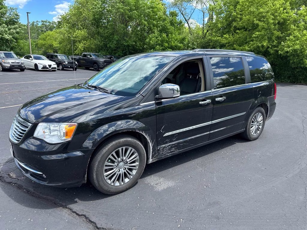 2014 Brilliant Black Crystal Pearlcoat Chrysler Town & Country Touring-L FWD Van