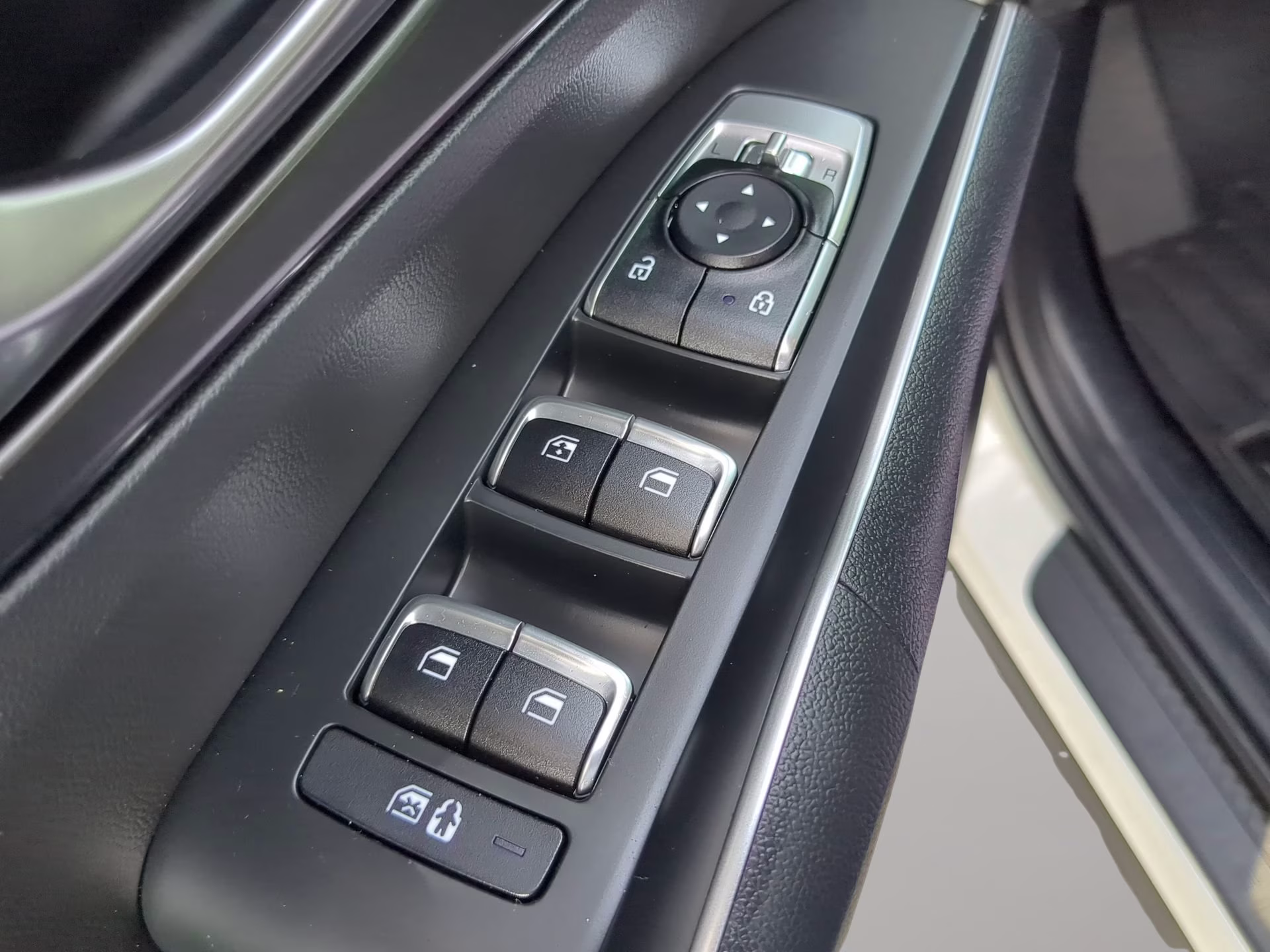 2023 Snow White Pearl Kia Sorento Hybrid EX AWD SUV