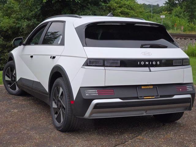 2025 Atlas White Matte Hyundai IONIQ 5 SEL AWD SUV
