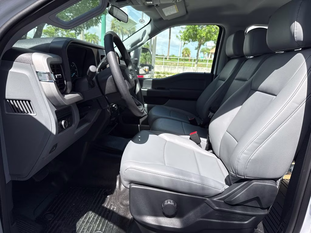 2026 Oxford White Ford Super Duty F-350 SRW XL 4X4 Truck