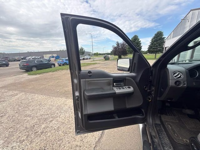 2005 Gray Ford F-150 FX4 4X4 Truck