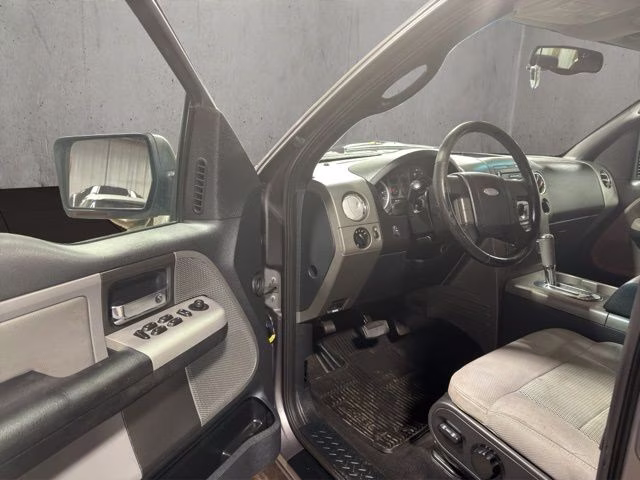 2005 Gray Ford F-150 XLT 4X4 Truck
