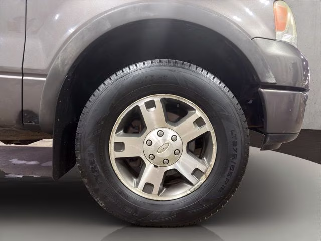 2005 Gray Ford F-150 XLT 4X4 Truck
